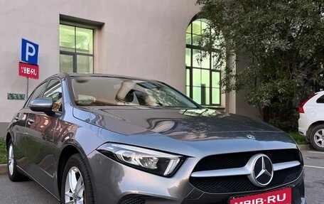 Mercedes-Benz A-Класс, 2019 год, 2 100 000 рублей, 1 фотография