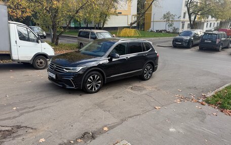 Volkswagen Tiguan II, 2023 год, 3 700 000 рублей, 3 фотография