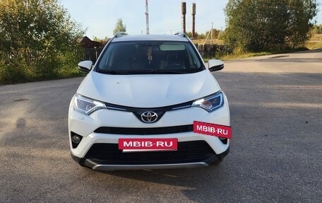 Toyota RAV4, 2017 год, 1 950 000 рублей, 2 фотография