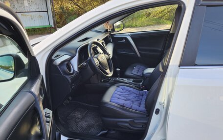 Toyota RAV4, 2017 год, 1 950 000 рублей, 9 фотография