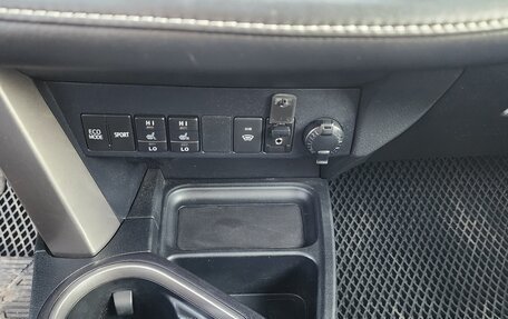 Toyota RAV4, 2017 год, 1 950 000 рублей, 13 фотография
