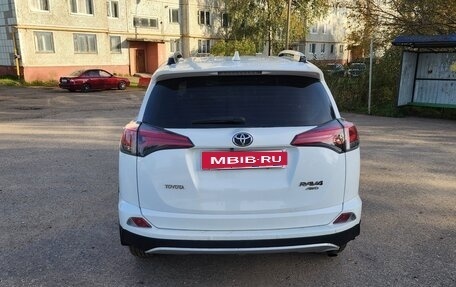 Toyota RAV4, 2017 год, 1 950 000 рублей, 6 фотография