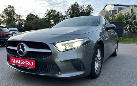 Mercedes-Benz A-Класс, 2019 год, 2 100 000 рублей, 4 фотография