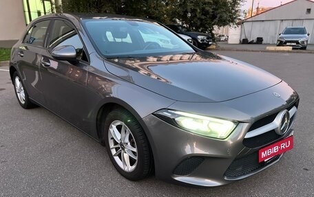 Mercedes-Benz A-Класс, 2019 год, 2 100 000 рублей, 2 фотография