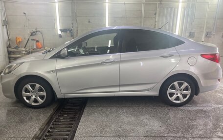 Hyundai Solaris II рестайлинг, 2012 год, 690 000 рублей, 4 фотография