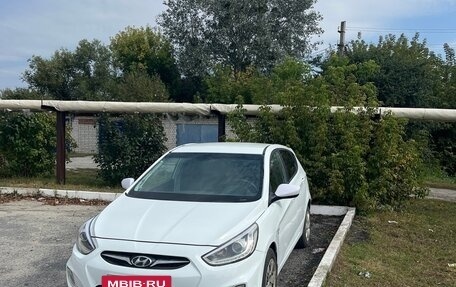 Hyundai Solaris II рестайлинг, 2013 год, 650 000 рублей, 2 фотография