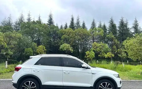 Volkswagen T-Roc I, 2022 год, 1 256 000 рублей, 2 фотография