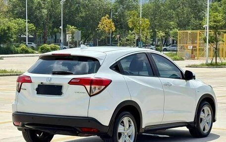 Honda Vezel, 2021 год, 1 490 000 рублей, 5 фотография