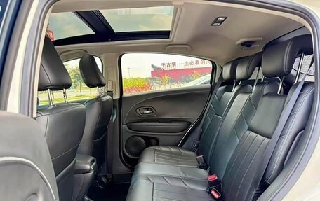 Honda Vezel, 2021 год, 1 490 000 рублей, 15 фотография