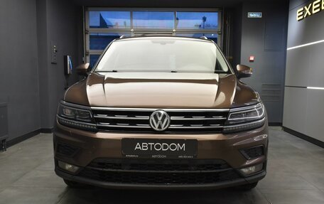 Volkswagen Tiguan II, 2018 год, 2 637 000 рублей, 2 фотография