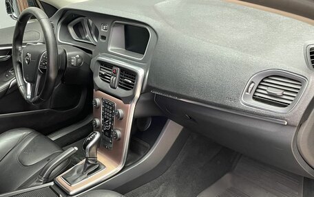 Volvo V40 Cross Country I, 2017 год, 1 650 000 рублей, 11 фотография