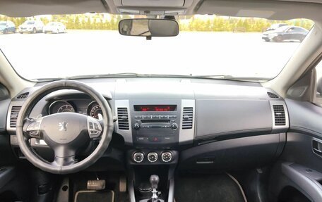 Peugeot 4007, 2010 год, 900 000 рублей, 11 фотография