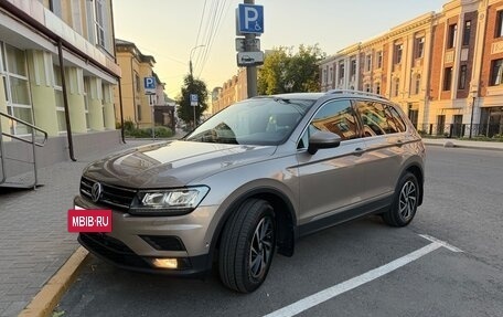 Volkswagen Tiguan II, 2018 год, 2 400 000 рублей, 2 фотография