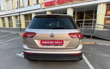 Volkswagen Tiguan II, 2018 год, 2 400 000 рублей, 7 фотография