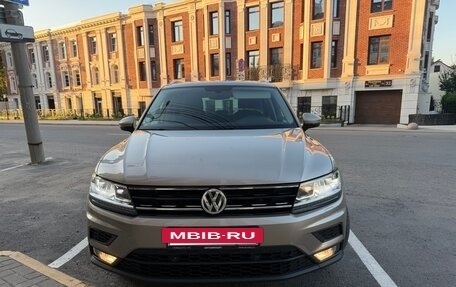 Volkswagen Tiguan II, 2018 год, 2 400 000 рублей, 3 фотография