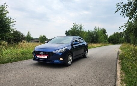Hyundai Solaris II рестайлинг, 2021 год, 1 300 000 рублей, 1 фотография