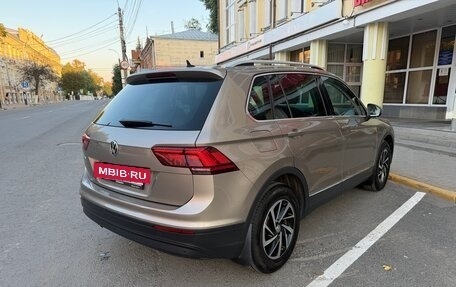 Volkswagen Tiguan II, 2018 год, 2 400 000 рублей, 4 фотография