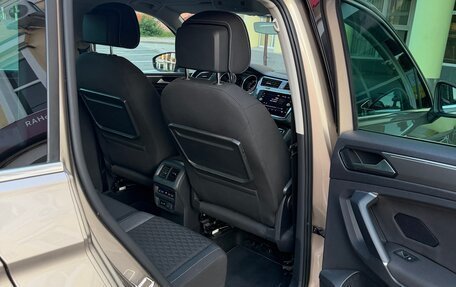 Volkswagen Tiguan II, 2018 год, 2 400 000 рублей, 15 фотография