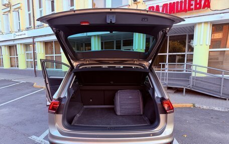 Volkswagen Tiguan II, 2018 год, 2 400 000 рублей, 16 фотография