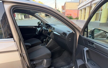 Volkswagen Tiguan II, 2018 год, 2 400 000 рублей, 18 фотография