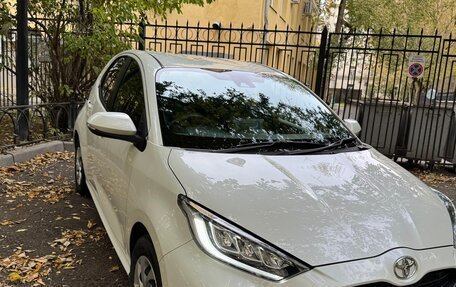 Toyota Yaris, 2021 год, 1 699 999 рублей, 3 фотография