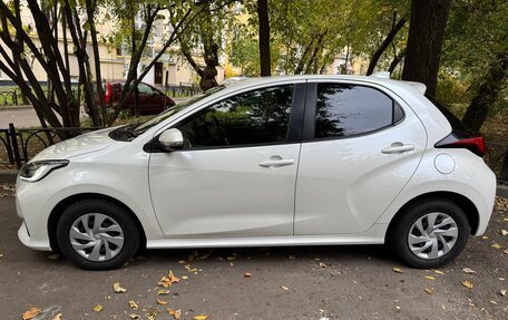 Toyota Yaris, 2021 год, 1 699 999 рублей, 4 фотография