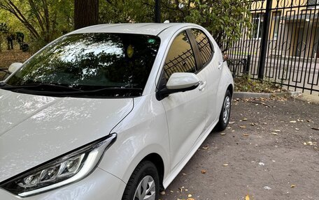 Toyota Yaris, 2021 год, 1 699 999 рублей, 2 фотография
