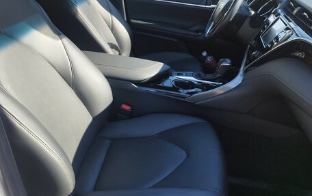 Toyota Camry, 2019 год, 3 650 000 рублей, 6 фотография