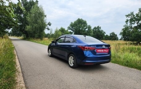 Hyundai Solaris II рестайлинг, 2021 год, 1 300 000 рублей, 4 фотография