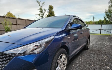 Hyundai Solaris II рестайлинг, 2021 год, 1 300 000 рублей, 21 фотография