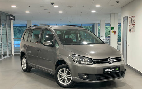 Volkswagen Touran III, 2010 год, 993 000 рублей, 2 фотография