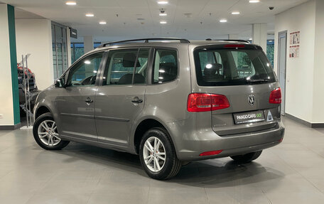 Volkswagen Touran III, 2010 год, 993 000 рублей, 3 фотография