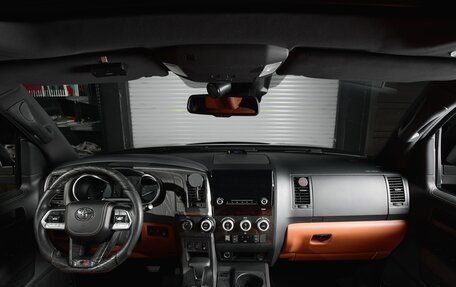 Toyota Sequoia II рестайлинг, 2019 год, 6 500 000 рублей, 29 фотография
