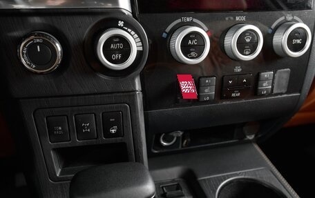Toyota Sequoia II рестайлинг, 2019 год, 6 500 000 рублей, 34 фотография