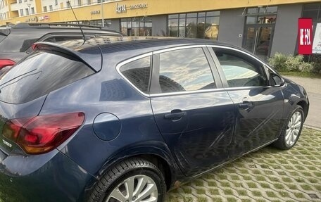 Opel Astra J, 2011 год, 530 000 рублей, 2 фотография