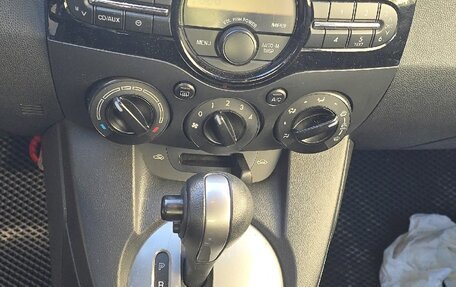 Mazda 2 III, 2011 год, 750 000 рублей, 13 фотография