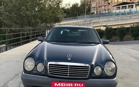 Mercedes-Benz E-Класс, 1998 год, 670 000 рублей, 2 фотография