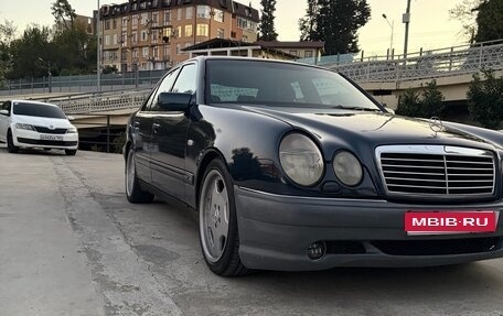 Mercedes-Benz E-Класс, 1998 год, 670 000 рублей, 1 фотография