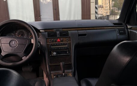 Mercedes-Benz E-Класс, 1998 год, 670 000 рублей, 11 фотография
