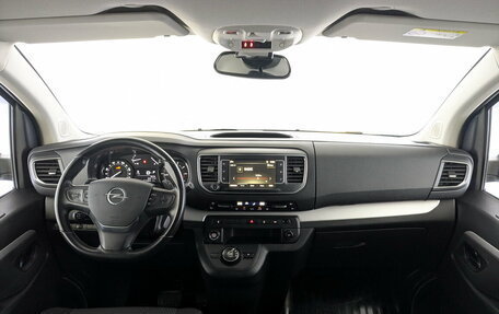 Opel Zafira Life I, 2021 год, 3 600 000 рублей, 14 фотография