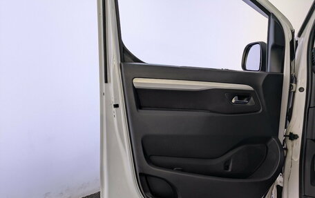 Opel Zafira Life I, 2021 год, 3 600 000 рублей, 19 фотография