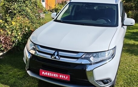 Mitsubishi Outlander III рестайлинг 3, 2015 год, 1 450 000 рублей, 1 фотография