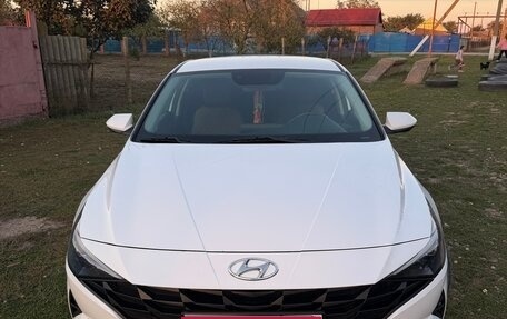 Hyundai Elantra, 2021 год, 1 750 000 рублей, 1 фотография