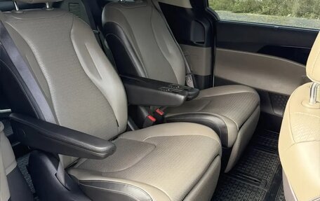 KIA Carnival, 2023 год, 6 000 000 рублей, 17 фотография