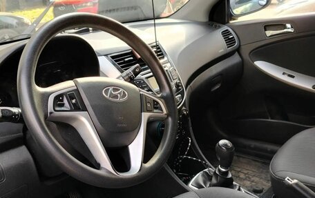 Hyundai Solaris II рестайлинг, 2012 год, 650 000 рублей, 12 фотография