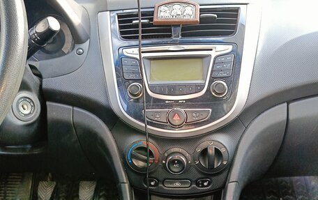 Hyundai Solaris II рестайлинг, 2012 год, 650 000 рублей, 14 фотография
