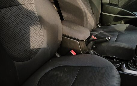 Hyundai Solaris II рестайлинг, 2012 год, 650 000 рублей, 21 фотография