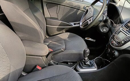 Hyundai Solaris II рестайлинг, 2012 год, 650 000 рублей, 20 фотография