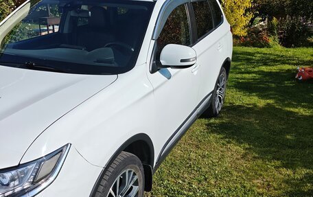 Mitsubishi Outlander III рестайлинг 3, 2015 год, 1 450 000 рублей, 3 фотография