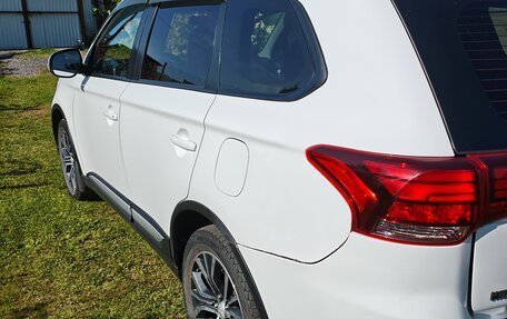 Mitsubishi Outlander III рестайлинг 3, 2015 год, 1 450 000 рублей, 4 фотография